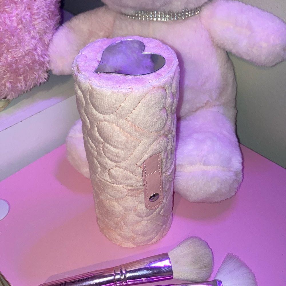Round pink makeup brush holder